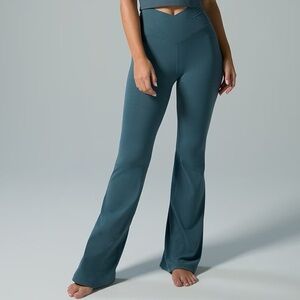 Soma WKND 24/7 Flare Pant Size XS Regular Blue‎ Crossover Front